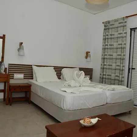Morpheas Rooms Palaiochora Exterior photo